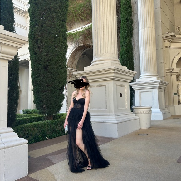 REVOLVE Bustier Gown in Black
For love & lemons
Size SMALL - Picture 2 of 3